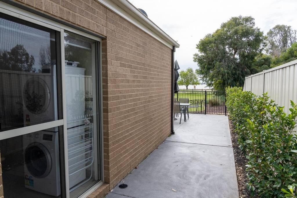 The Lakehouse Yarrawonga On Lake Mulwala Villa Exterior photo