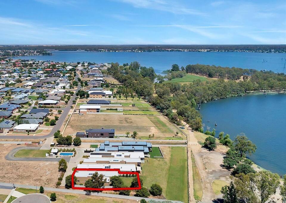 The Lakehouse Yarrawonga On Lake Mulwala Villa Exterior photo