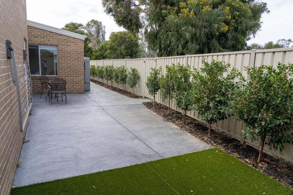 The Lakehouse Yarrawonga On Lake Mulwala Villa Exterior photo