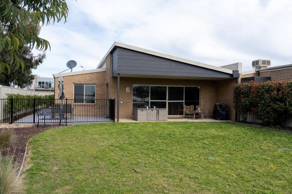 The Lakehouse Yarrawonga On Lake Mulwala Villa Exterior photo