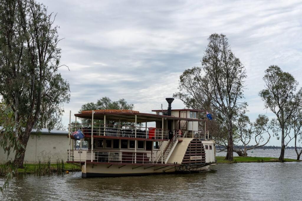 The Lakehouse Yarrawonga On Lake Mulwala Villa Exterior photo