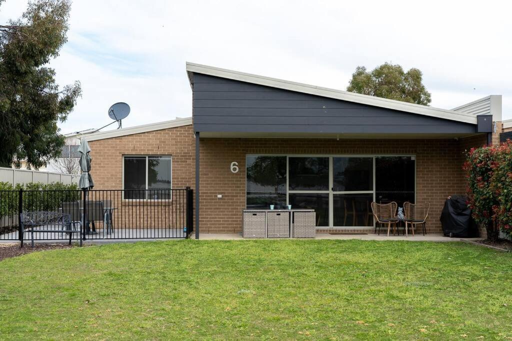 The Lakehouse Yarrawonga On Lake Mulwala Villa Exterior photo