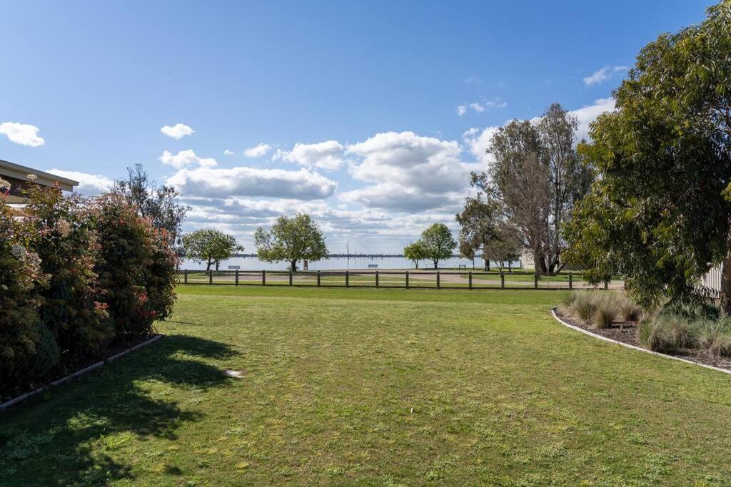 The Lakehouse Yarrawonga On Lake Mulwala Villa Exterior photo